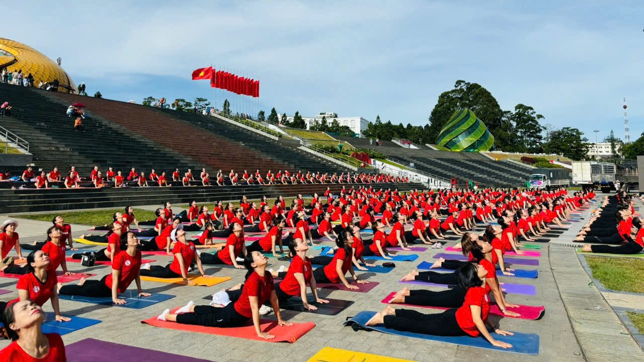 Quảng trường Lâm Viên là địa điểm đồng diễn yoga chào mừng Ngày Quốc tế yoga