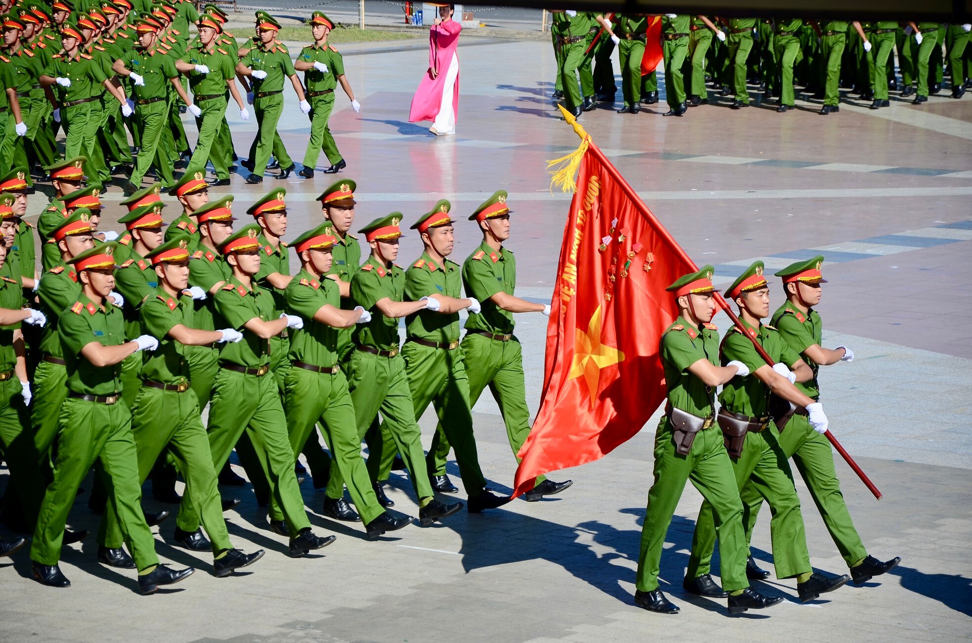 Enjoy the martial arts and anti-riot performance at Da Lat Square, photo 2