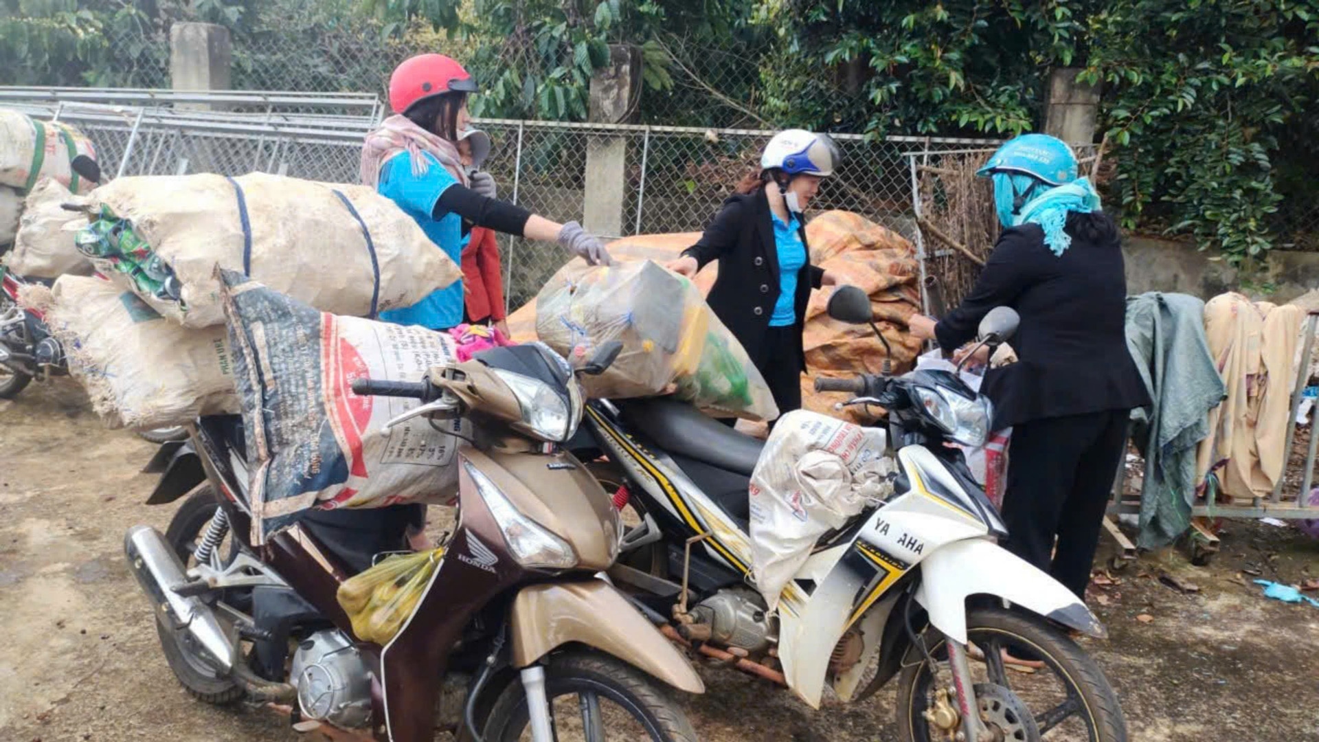 Mô hình Thu gom phế liệu nuôi heo đất từ rác thải thu hút đông đảo 
chị em hội viên tham gia