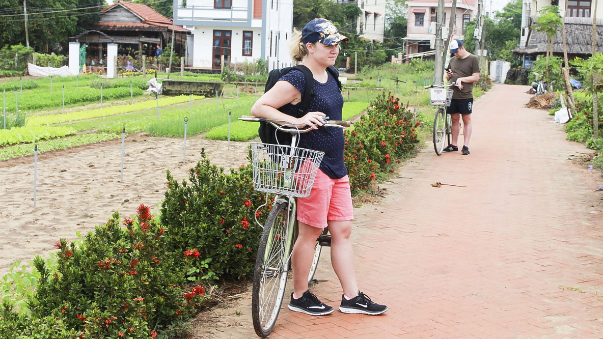 Tham quan làng rau bằng xe đạp