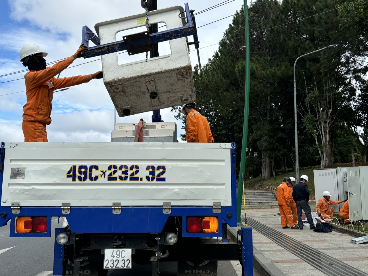 bảo dưỡng, chỉnh trang tủ điện tại Công viên yersin