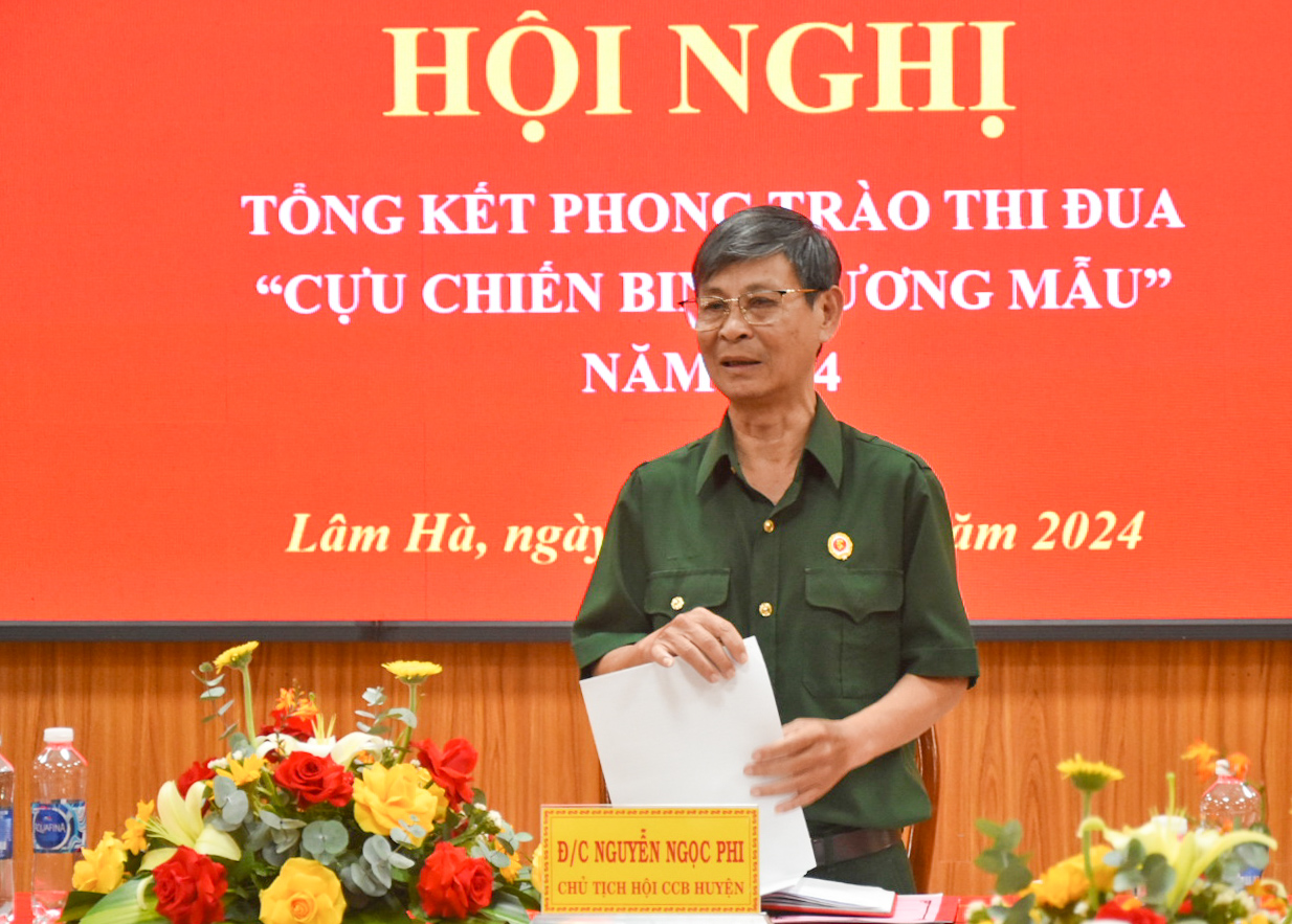  Ông Nguyễn Ngọc Phi - Chủ tịch Hội CCB huyện Lâm Hà - đại diện Cụm trưởng Cụm 2 phát biểu tại hội nghị 