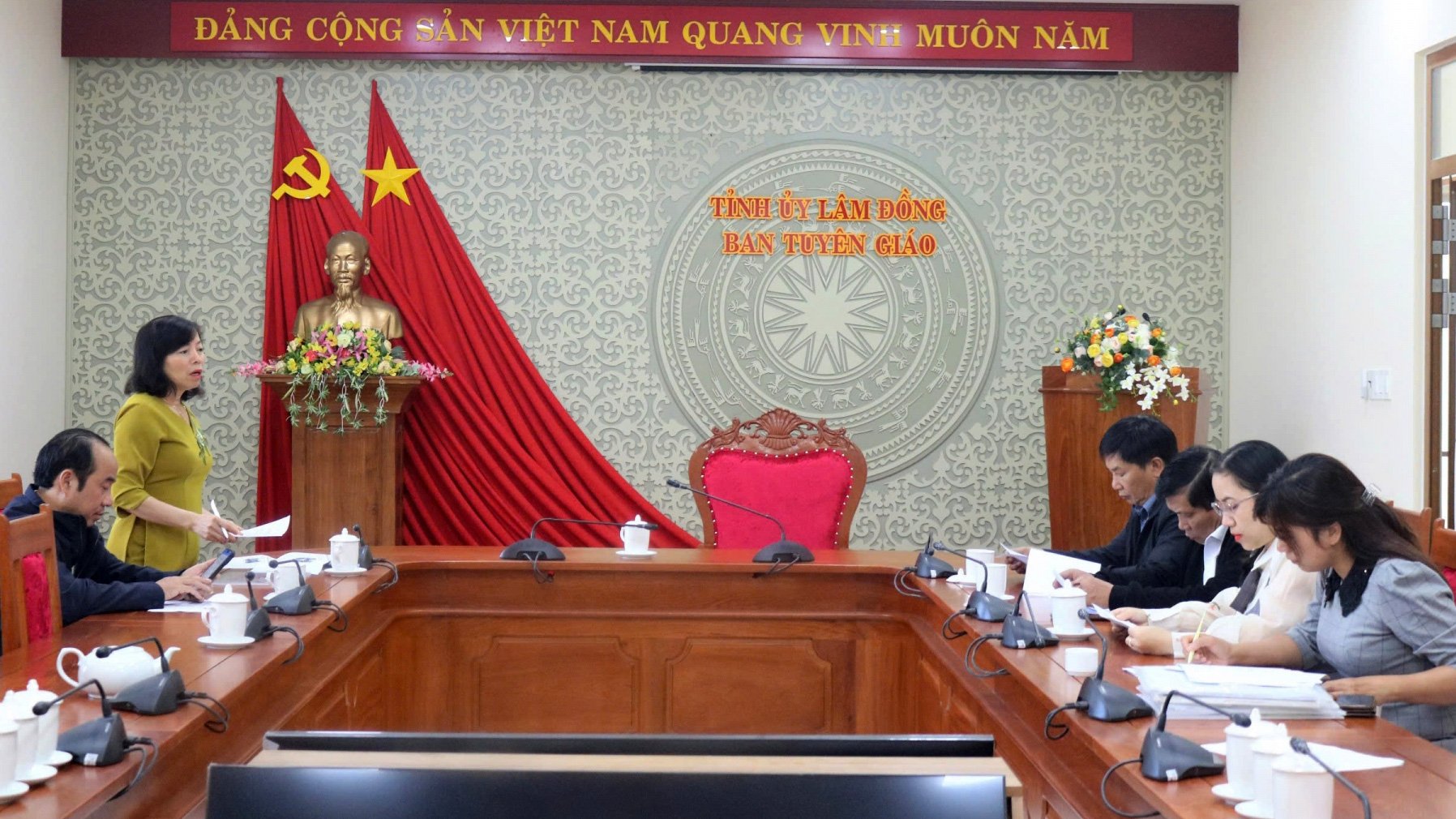 Họp ban sơ khảo cuộc thi