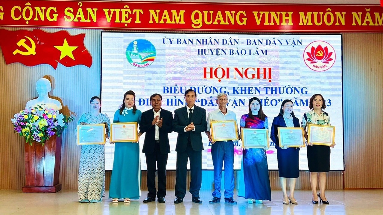 Hội nghị biểu dương, khen thưởng điển hình “Dân vận khéo” năm 2023