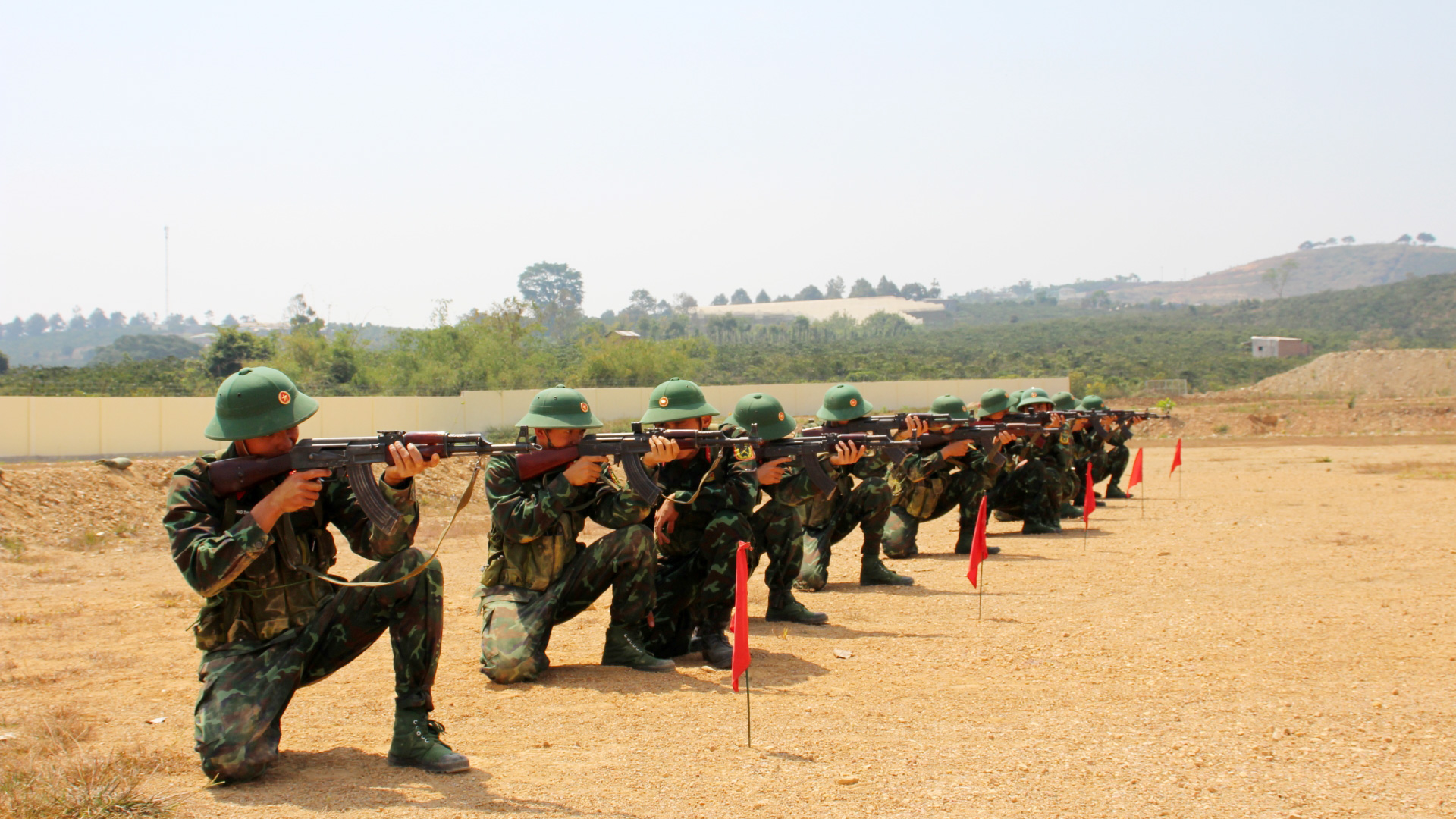 Cán bộ, chiến sĩ tham gia huấn luyện tại Trung đoàn Bộ binh 994