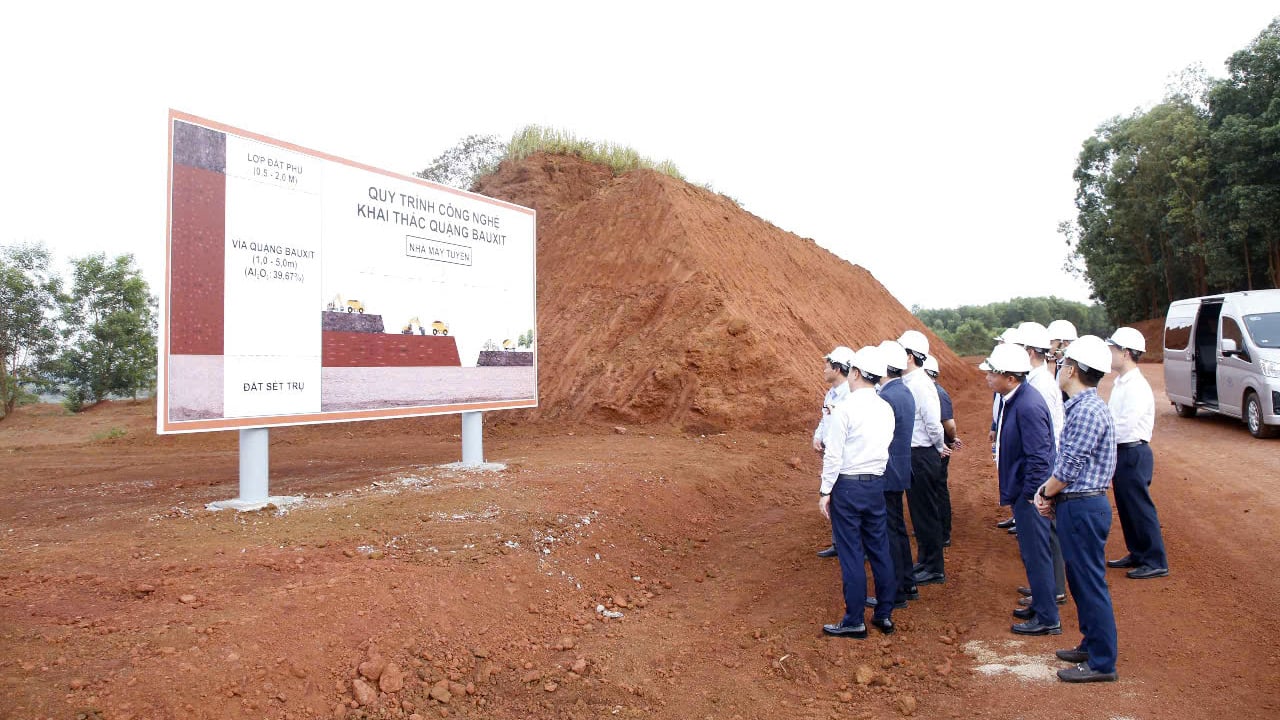 Đồng chí Hồ Sỹ Hùng - Phó Chủ tịch UBQLVNN đã có buổi kiểm tra thực tế và làm việc tại Công ty Nhôm Lâm Đồng - TKV