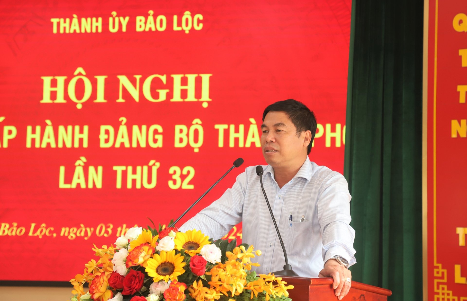 Phó Bí thư Thường trực Thành ủy, Chủ tịch HĐND TP Bảo Lộc Nghiêm Xuân Đức phát biểu tại Hội nghị