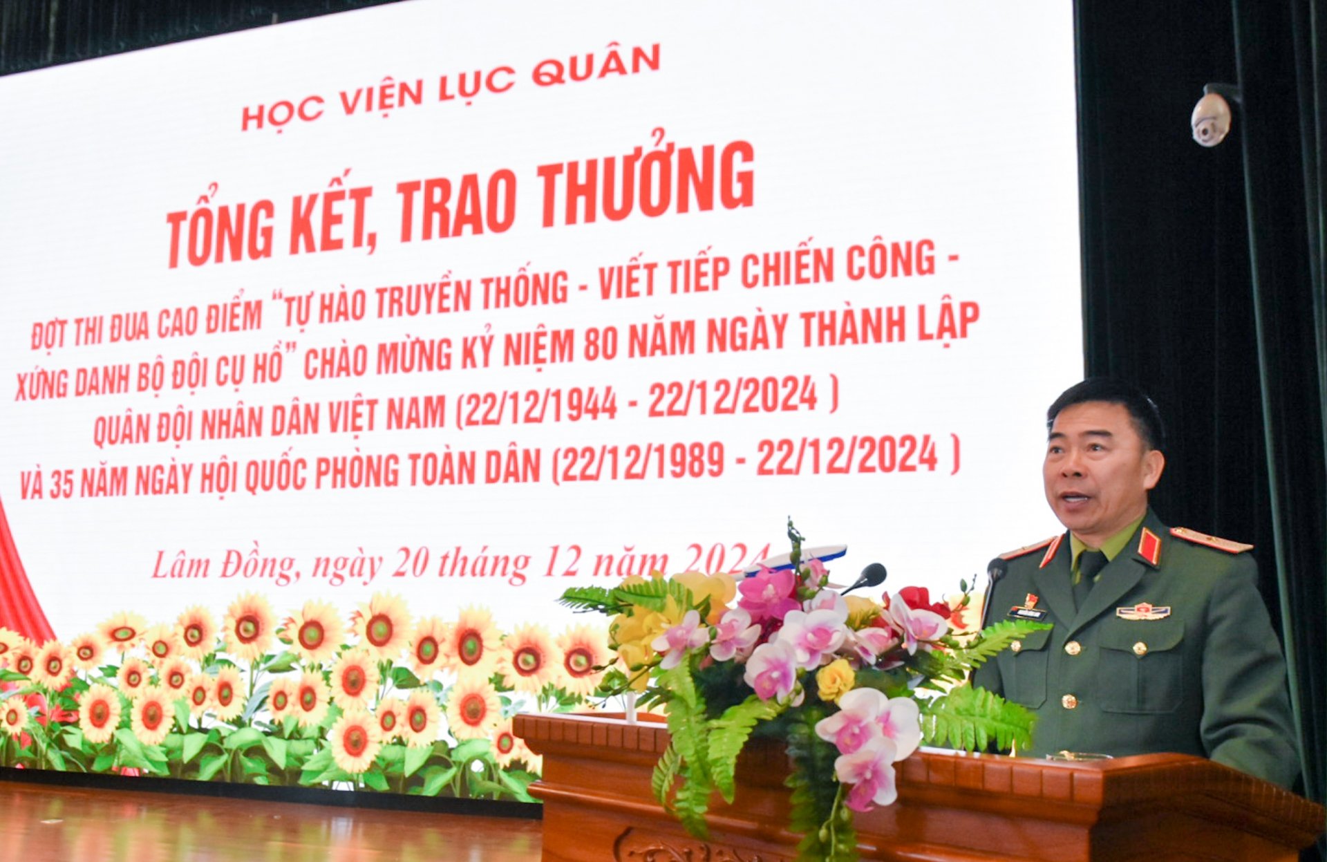 Thiếu tướng Nguyễn Công Sơn - Phó Chính ủy Học viện Lục quân phát biểu chỉ đạo tại hội nghị 