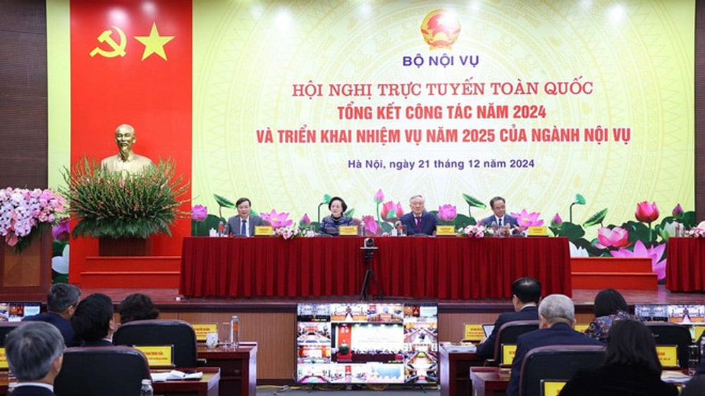 Quang cảnh hội nghị trực tuyến toàn quốc tổng kết công tác năm 2024, triển khai nhiệm vụ năm 2025 của ngành Nội vụ