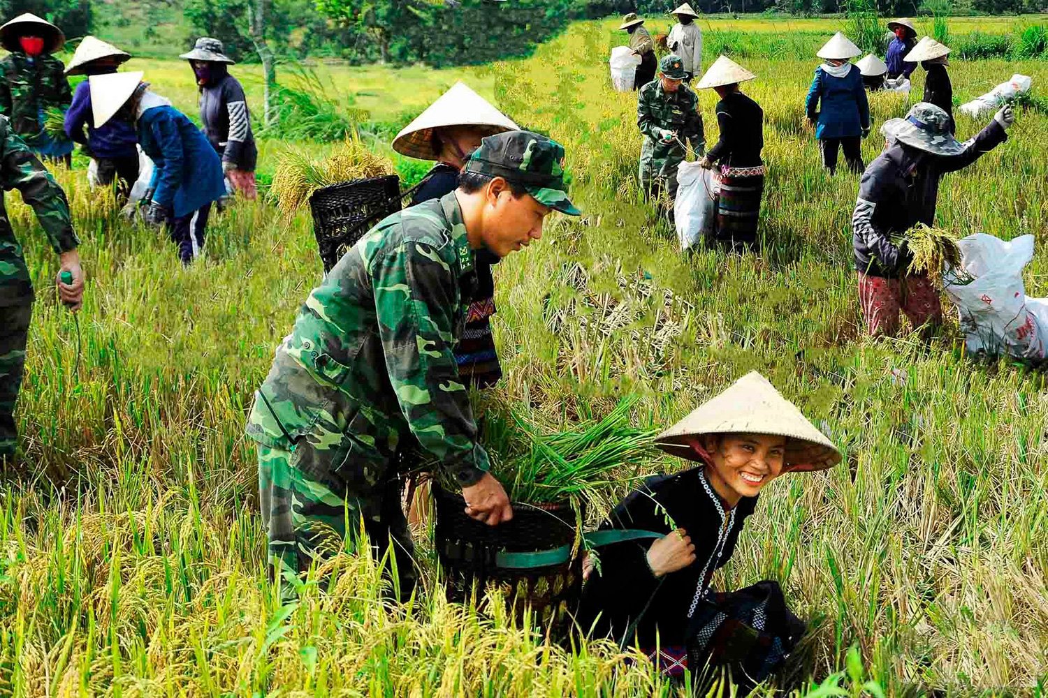 Thắm tình quân dân