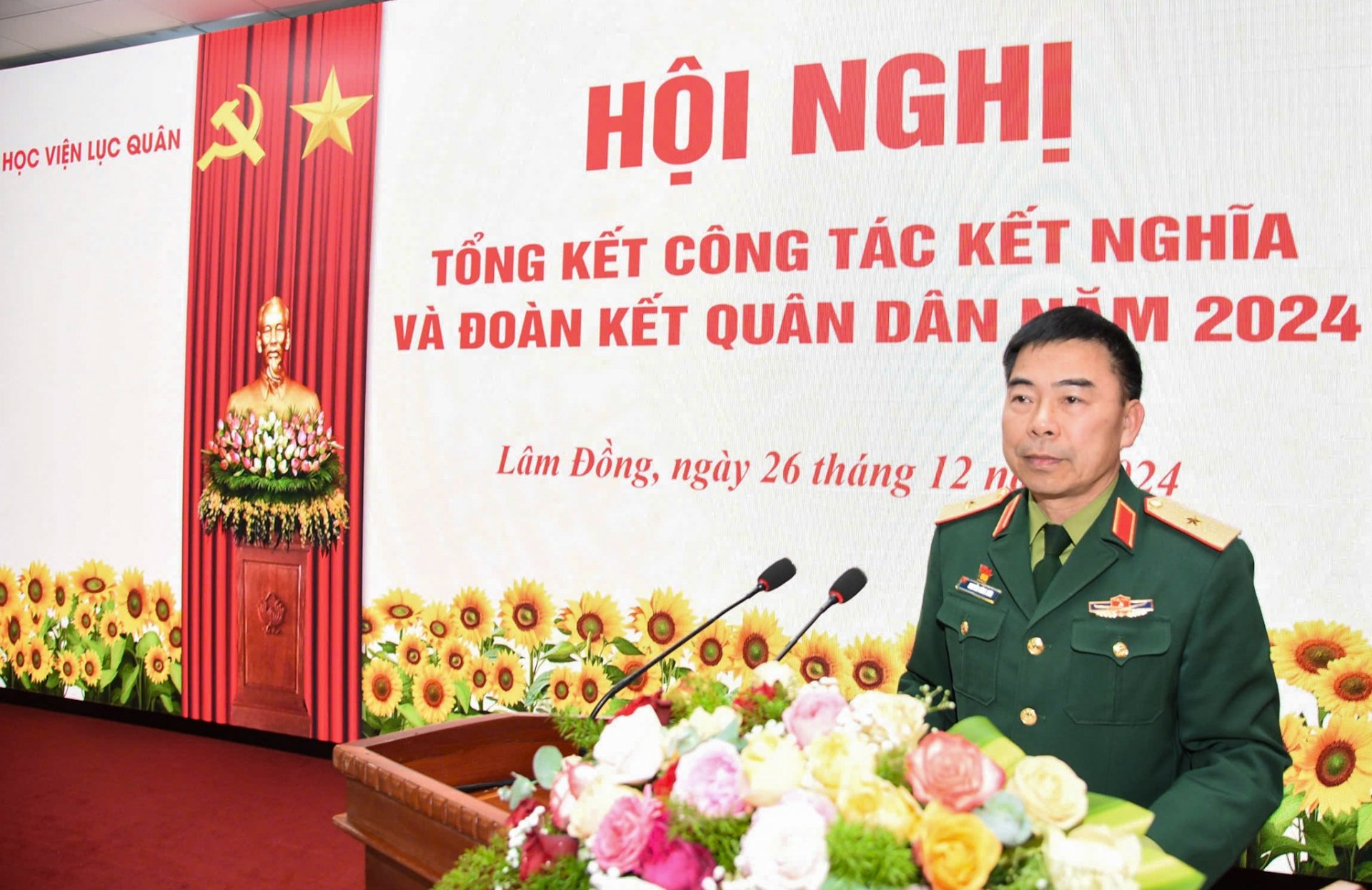 Thiếu tướng Nguyễn Công Sơn - Phó Chính ủy Học viện phát biểu tại hội nghị 