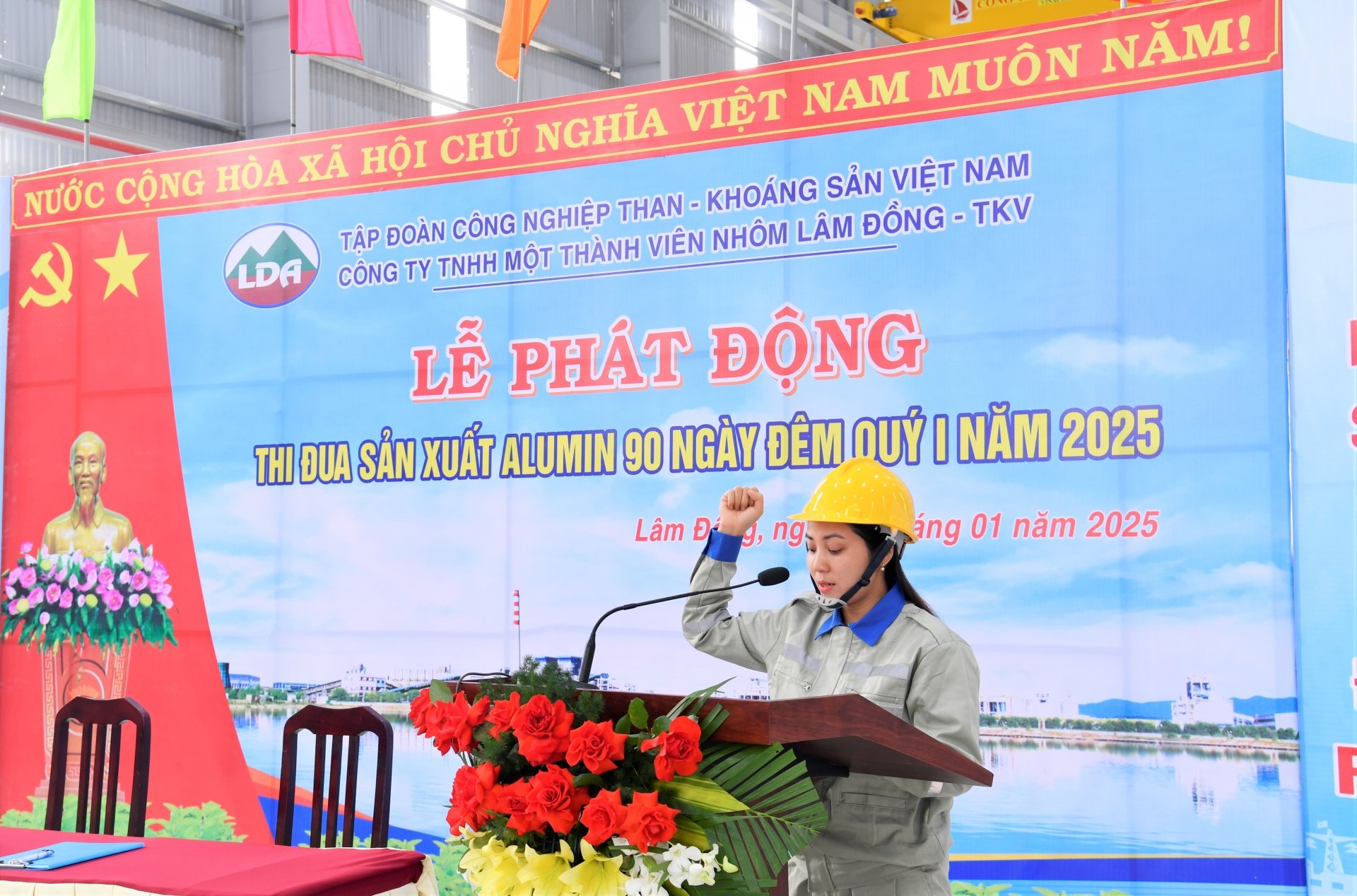 Đại diện người lao động phát biểu cam kết trong Đợt thi đua 90 ngày đêm