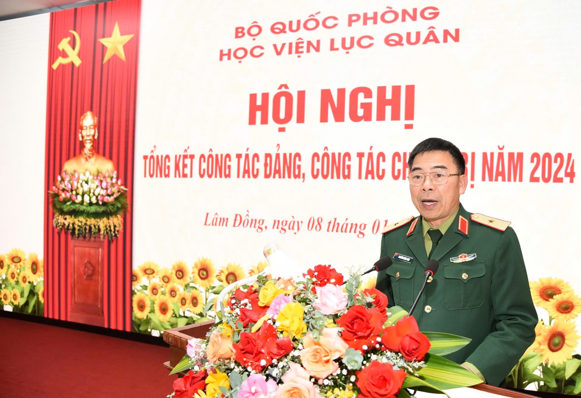  Thiếu tướng Nguyễn Công Sơn - Phó Chính ủy Học viện phát biểu chỉ đạo tại hội nghị 