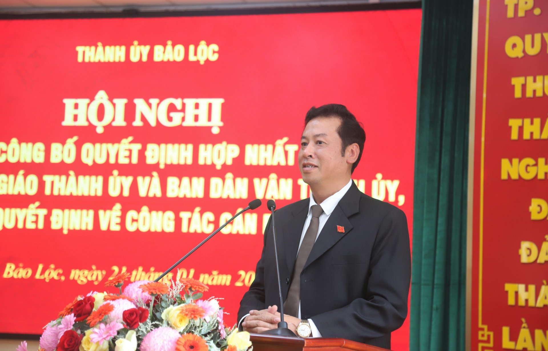 Đồng chí Nguyên Minh Châu - Trưởng Ban Tuyên giáo và Dân vận Thành ủy Bảo Lộc phát biểu nhận nhiệm vụ