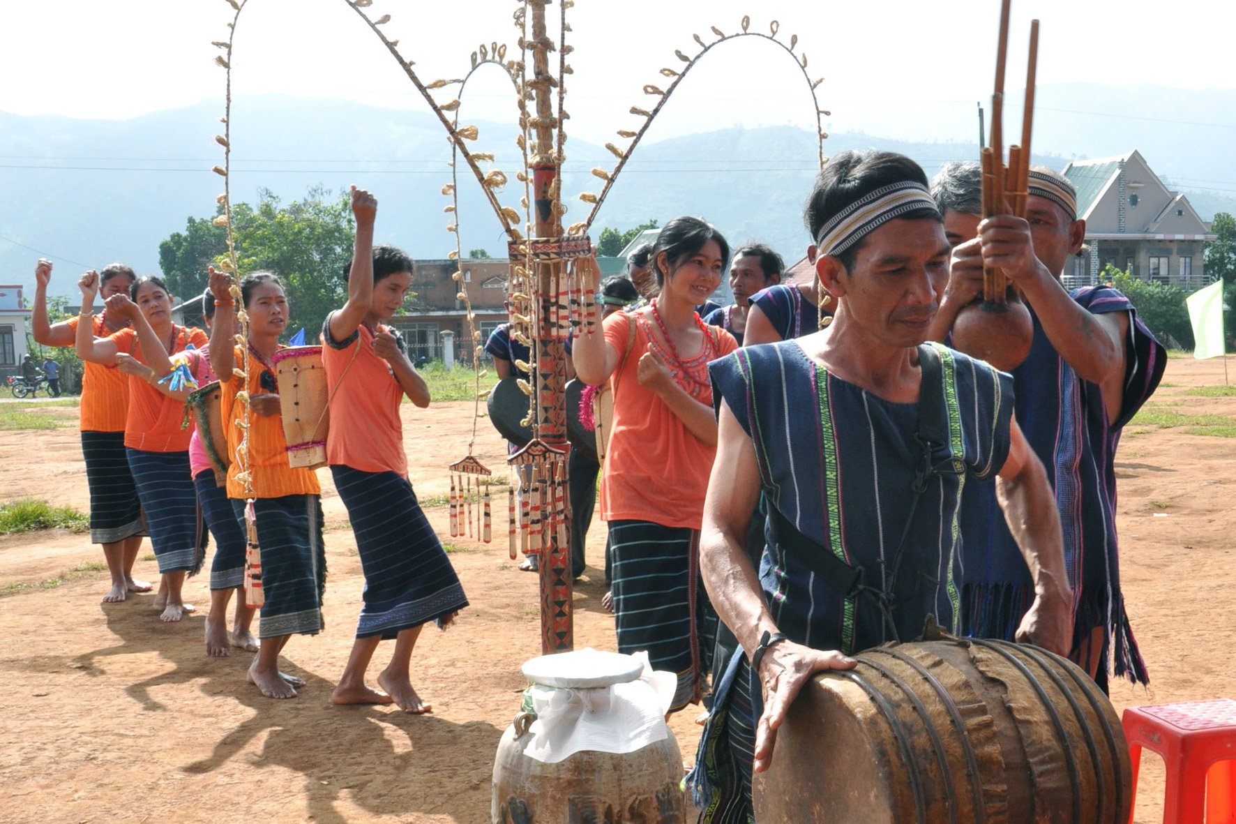 Văn hóa các dân tộc bản địa chỉ có thể bảo tồn bền vững trong không gian buôn làng