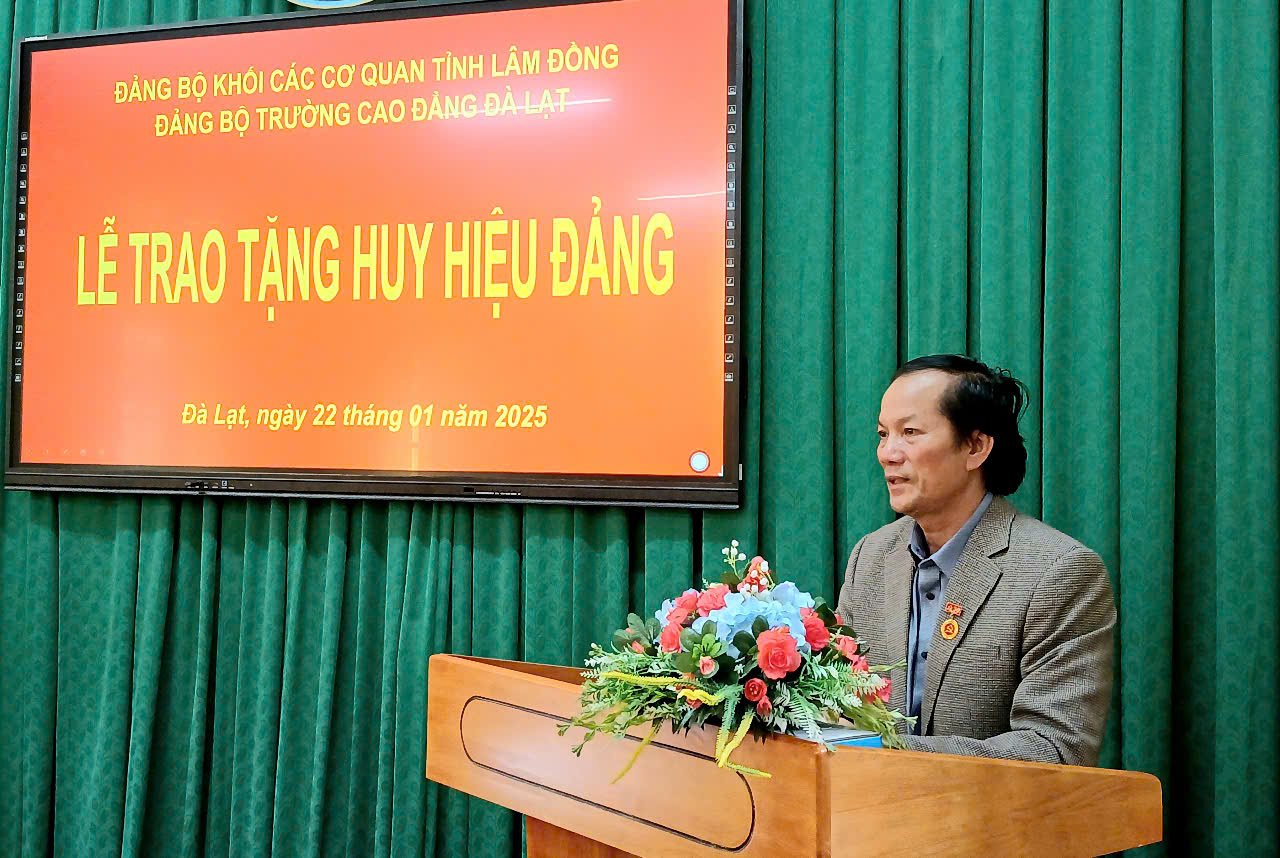 Đảng viên Huỳnh Linh bảo phát biểu cảm ơn.