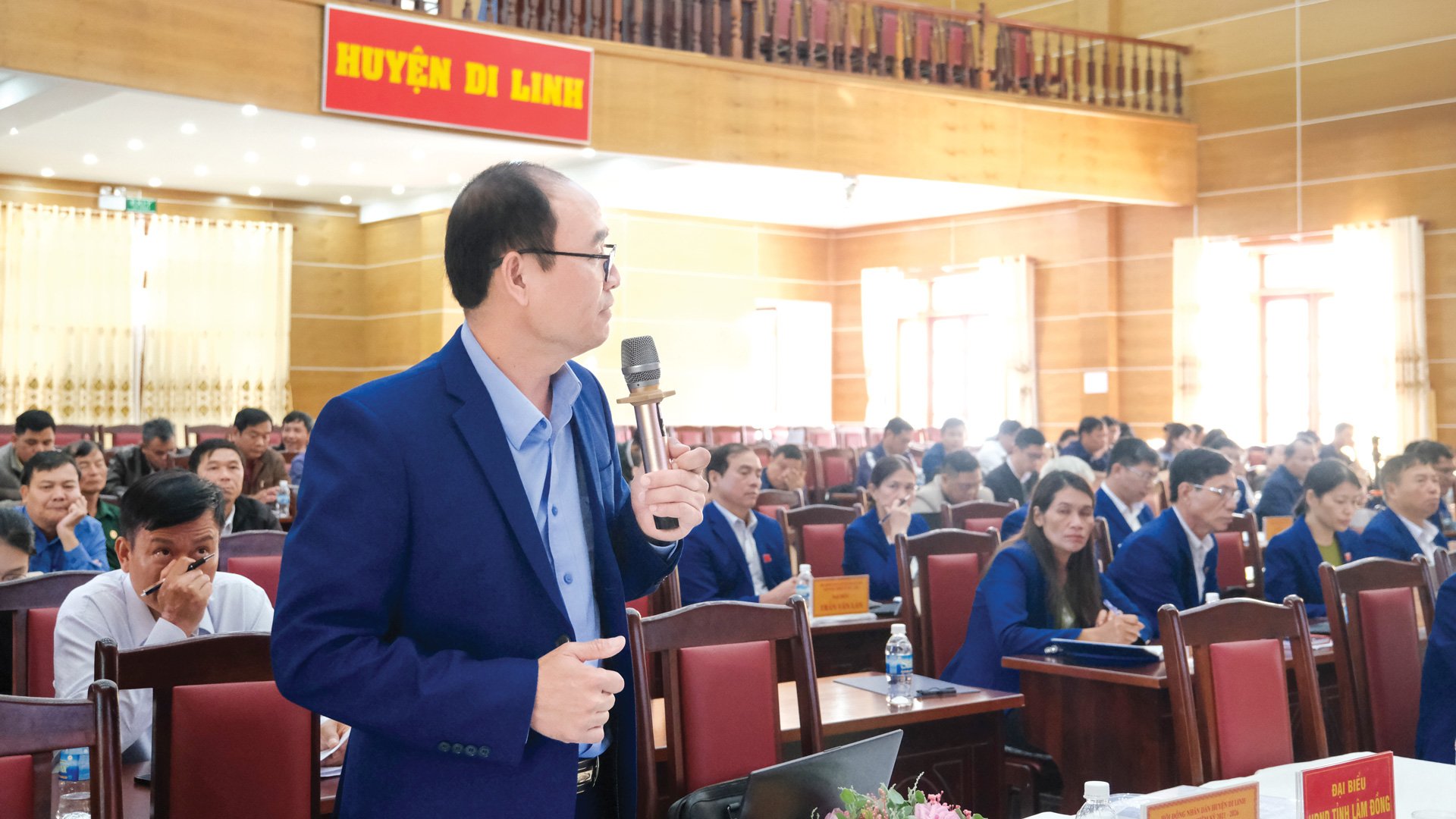 HĐND huyện Di Linh luôn dành nhiều thời gian để các đại biểu chất vấn
và trả lời chất vấn các kiến nghị mà cử tri quan tâm