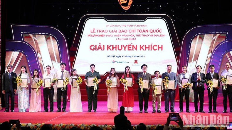 Trao giải Báo chí toàn quốc “Vì sự nghiệp phát triển Văn hóa, Thể thao và Du lịch” lần thứ 1 ảnh 4