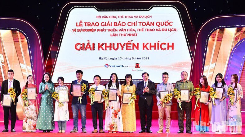 Trao giải Báo chí toàn quốc “Vì sự nghiệp phát triển Văn hóa, Thể thao và Du lịch” lần thứ 1 ảnh 5