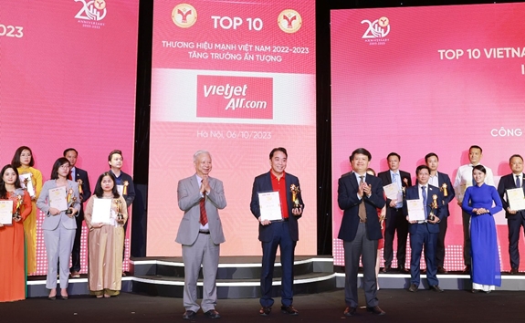 Vietjet được vinh danh “Thương hiệu Mạnh – Tăng trưởng Ấn tượng” 2023