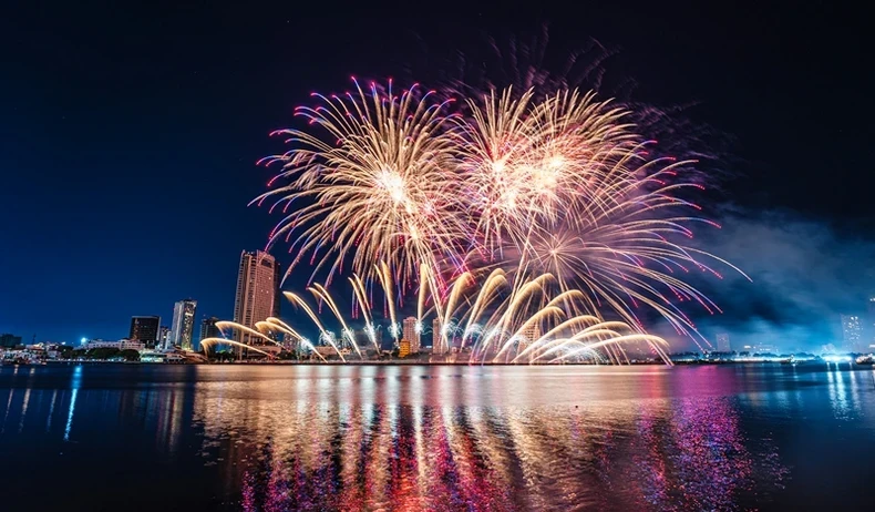 Đến với mùa lễ hội DIFF 2024, đội Joho Pyro Professional Fireworks AB (Phần Lan) mang tới màn trình diễn với tên gọi: “A Million Dreams - Một triệu giấc mơ”, trở thành đội thứ hai lọt vòng chung kết.
