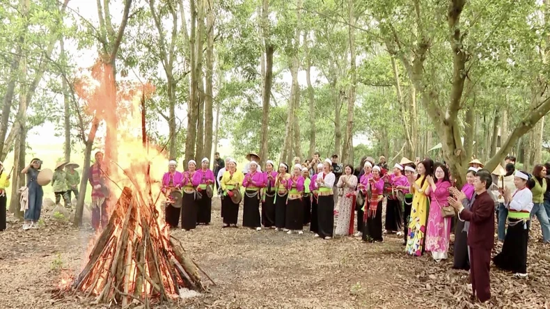 Đến với Ninh Bình, du khách còn được hòa mình và trải nghiệm không gian văn hóa độc đáo của người Mường.