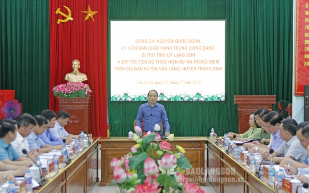 Đồng chí Nguyễn Quốc Đoàn, Ủy viên Trung ương Đảng, Bí thư Tỉnh ủy phát biểu tại buổi kiểm tra