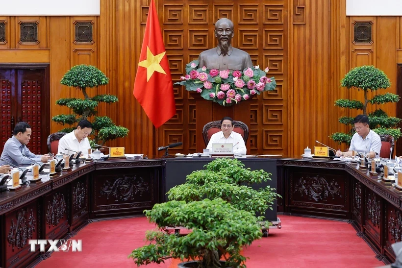 Thủ tướng Phạm Minh Chính chủ trì họp Thường trực Chính phủ về Đề án chủ trương đầu tư đường sắt tốc độ cao trên trục Bắc-Nam và các dự án đường sắt quan trọng quốc gia. (Ảnh: Dương Giang/TTXVN)