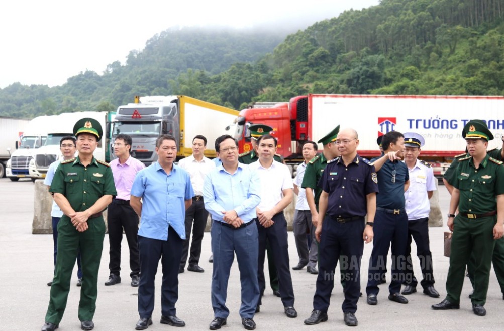 Đoàn công tác Ban Kinh tế Trung ương khảo sát hoạt động xuất nhập khẩu hàng hóa tại cửa khẩu Tân Thanh