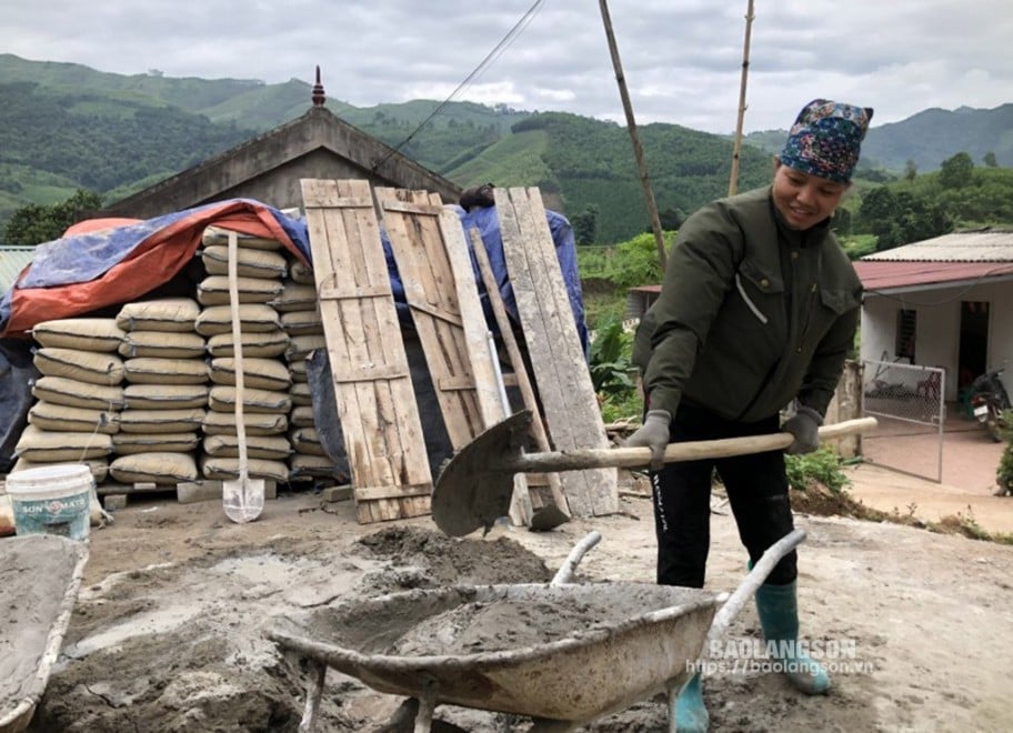 Thi công công trình nhà văn hóa thôn Tài Nhì, xã Xuân Dương, huyện Lộc Bình