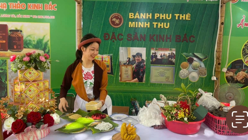 Giới thiệu đặc sản bánh phu thê Bắc Ninh. (Ảnh minh họa: Ban tổ chức)