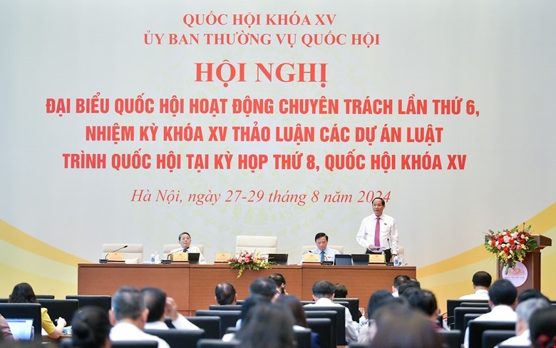  Phó chủ tịch Quốc hội Trần Quang Phương điều hành nội dung phiên họp.