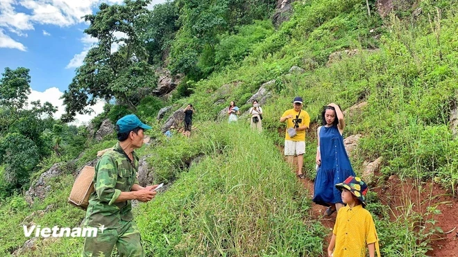 Người dân ở xã Mường Sang, Mộc Châu, Sơn La giờ đây còn trở thành hướng dẫn viên bản địa. (Ảnh minh họa: Mai Mai/Vietnam+)