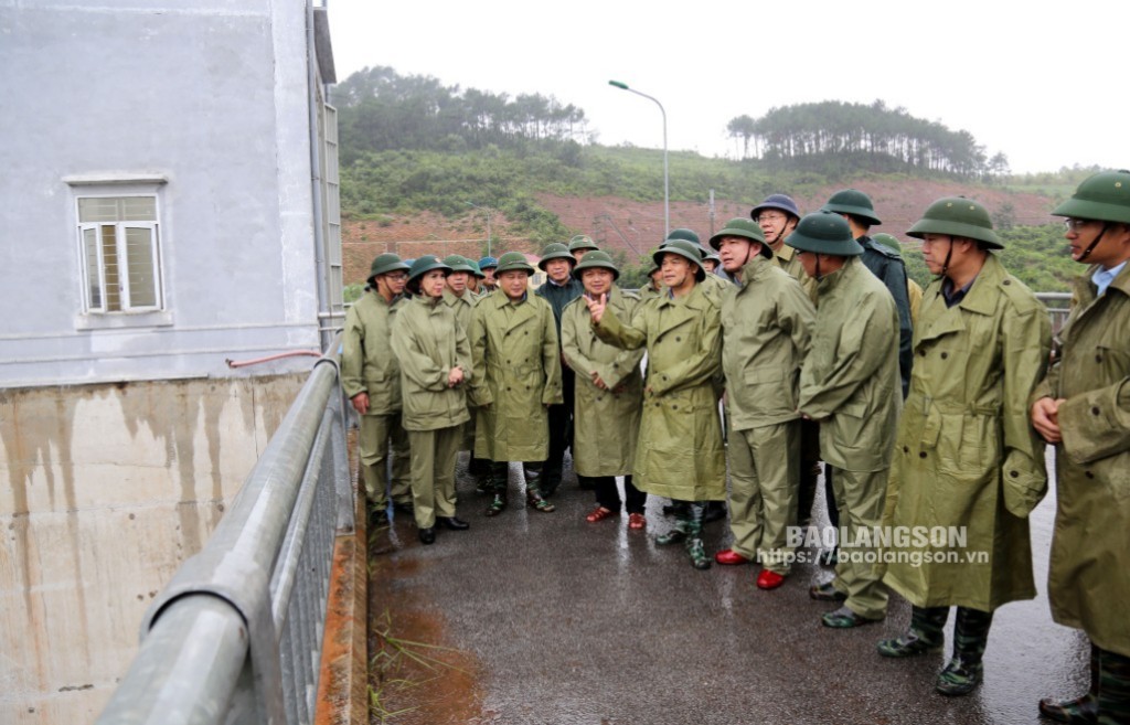 Le secrétaire provincial du Parti a ordonné au district de Loc Binh de déployer des opérations de réponse à la tempête n° 3 et a directement inspecté les lieux.