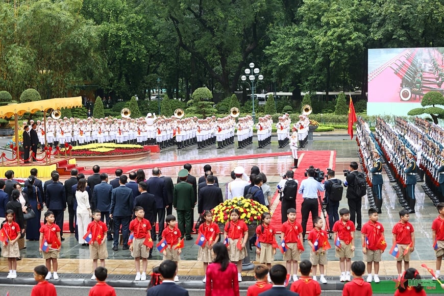  Quang cảnh lễ đón. Ảnh: TUẤN HUY