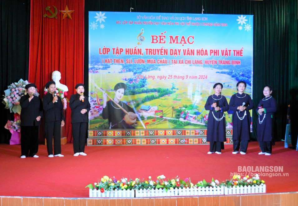 Tiết mục hát Phong Slư 