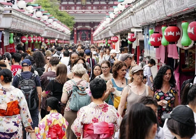 Khách du lịch tại Tokyo (Nhật Bản). (Ảnh: Kyodo/TTXVN)