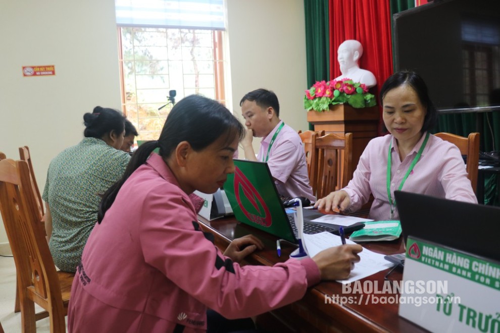 Hoạt động giao dịch tại điểm giao dịch xã Thành Hòa, huyện Văn Lãng