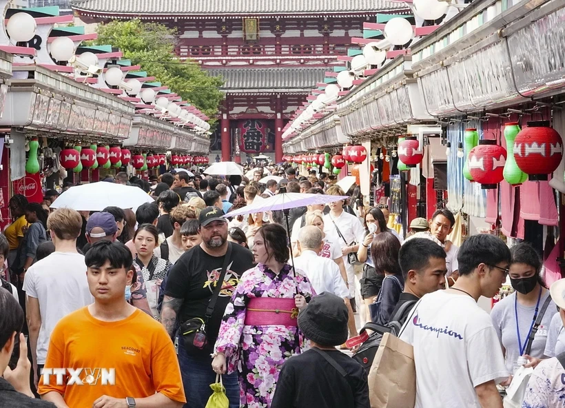 Khách du lịch tại Tokyo, Nhật Bản. (Ảnh: Kyodo/TTXVN)