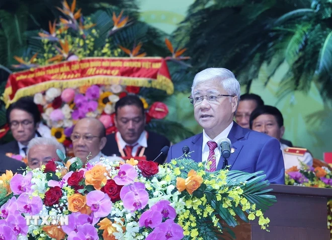 Ông Đỗ Văn Chiến, Ủy viên Bộ Chính trị, Bí thư Trung ương Đảng, Chủ tịch Ủy ban Trung ương Mặt trận Tổ quốc Việt Nam, thay mặt Đoàn Chủ tịch trình bày Diễn văn khai mạc Đại hội. (Ảnh: TTXVN)