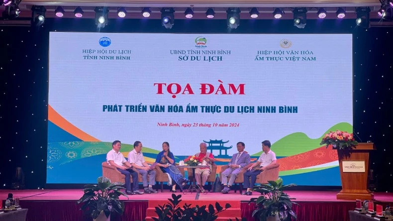 Các đại biểu tham gia tọa đàm tại phiên thảo luận thứ nhất “Đánh giá thực trạng ẩm thực du lịch”.