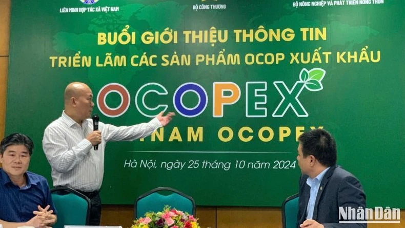 Ông Vũ Bá Phú Cục trưởng Cục Xúc tiến thương mại Bộ Công thương chia sẻ ý nghĩa của Triển lãm các sản phẩm OCOP xuất khẩu chiều 25/10.