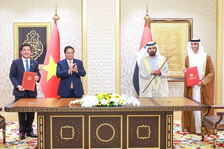 Thủ tướng Chính phủ Phạm Minh Chính và Phó Tổng thống kiêm Thủ tướng UAE Sheikh Mohammed bin Rashid Al Maktoum chứng kiến lễ ký kết Hiệp định CEPA, hiệp định thương mại tự do đầu tiên của Việt Nam với một nước Arab - Ảnh: VGP/Nhật Bắc