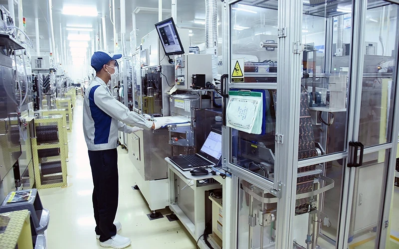 Sản xuất bảng mạch điện tử ở Nhà máy Nippon Mektion của Công ty TNHH Mektec Manufacturing Việt Nam (Khu công nghiệp Thăng Long II, Hưng Yên).