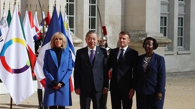 Tổng thống Cộng hòa Pháp Emmanuel Macron và Tổng Thư ký Pháp ngữ Louise Mushikiwabo đón Tổng Bí thư, Chủ tịch nước Tô Lâm. Ảnh: TTXVN 