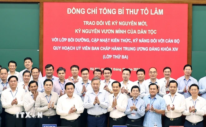 Tổng Bí thư Tô Lâm với cán bộ, học viên Lớp bồi dưỡng. (Ảnh: Thống Nhất/TTXVN)