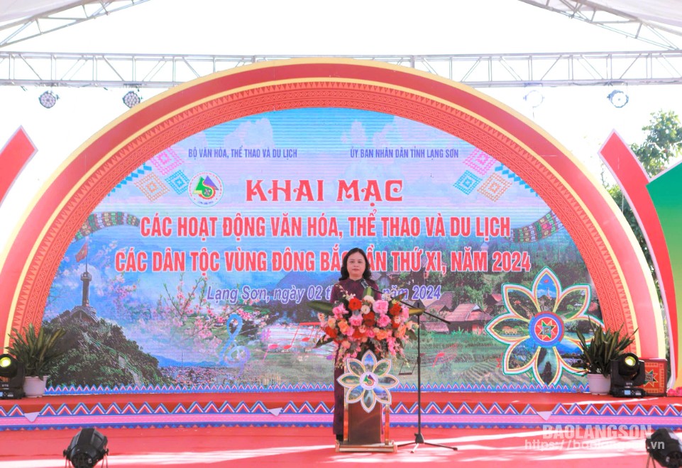 Lãnh đạo Vụ Văn hóa dân tộc, Bộ Văn hóa, Thể thao và Du lịch phát biểu khai mạc chương trình