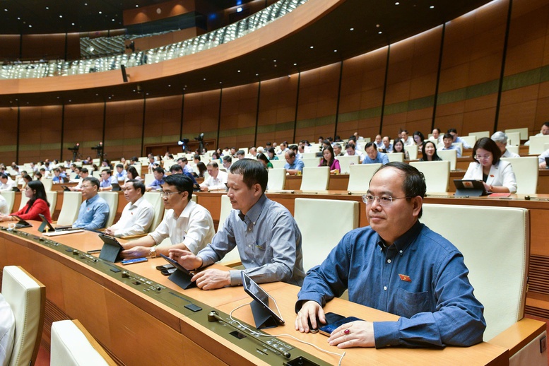 Các đại biểu tham gia phiên chất vấn Bộ trưởng Bộ Y tế Đào Hồng Lan