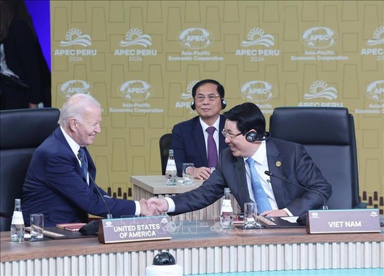 Chủ tịch nước Lương Cường với Tổng thống Hoa Kỳ Joe Biden dự Đối thoại không chính thức giữa các nhà lãnh đạo APEC với khách mời - Ảnh: TTXVN