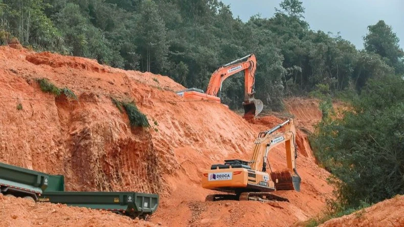 Thi công dự án đường cao tốc Hữu Nghị-Chi Lăng.